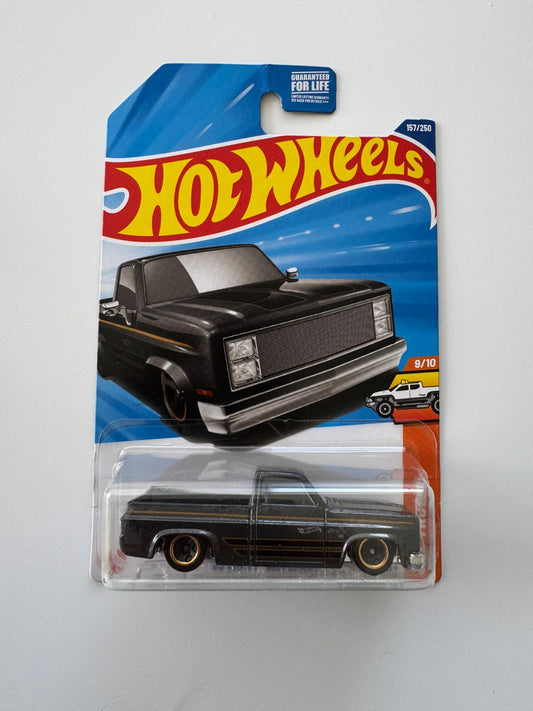 Hot Wheels - Chevy Silverado 83’